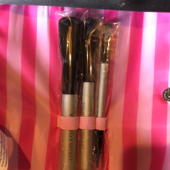 Victoria’s Secret Makeup purse - Picture 3 of 6